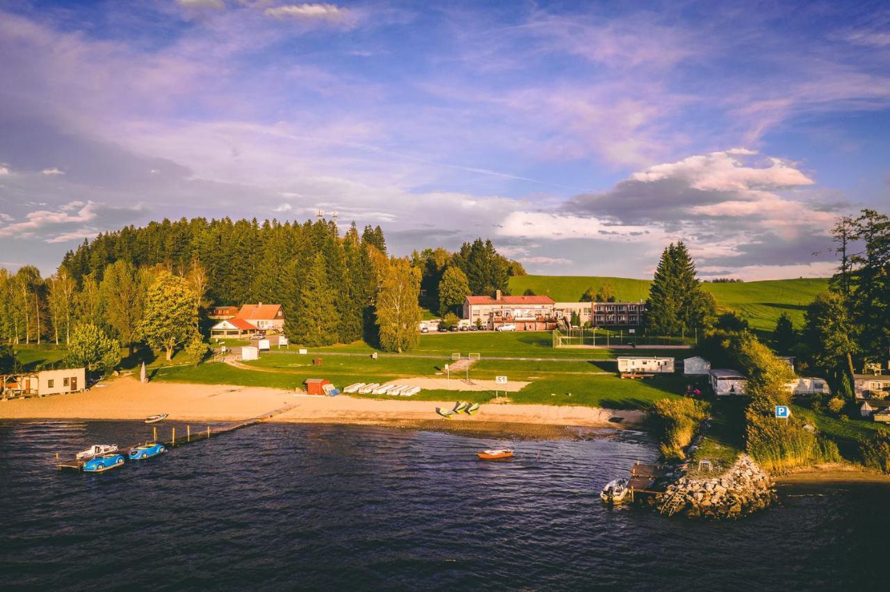 Hotel Racek Cerna v Posumavi Bagian luar foto