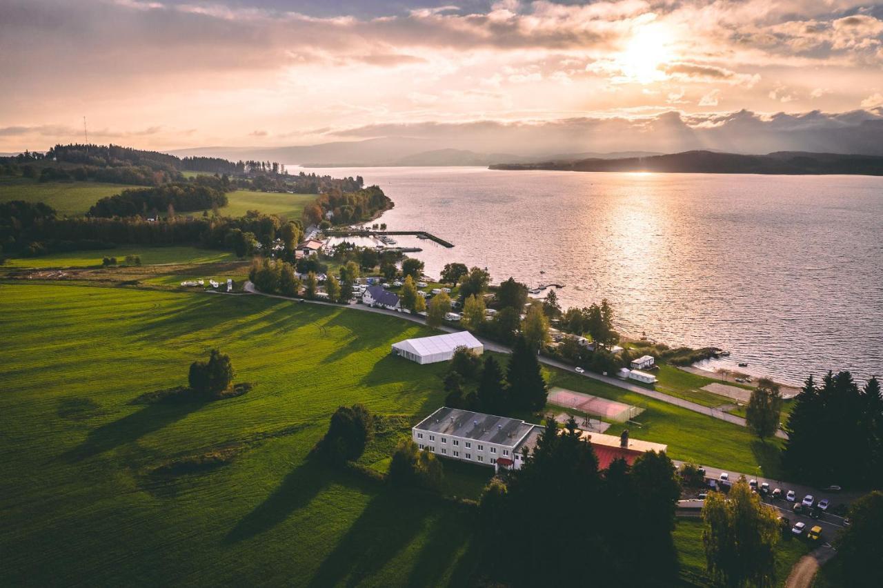 Hotel Racek Cerna v Posumavi Bagian luar foto